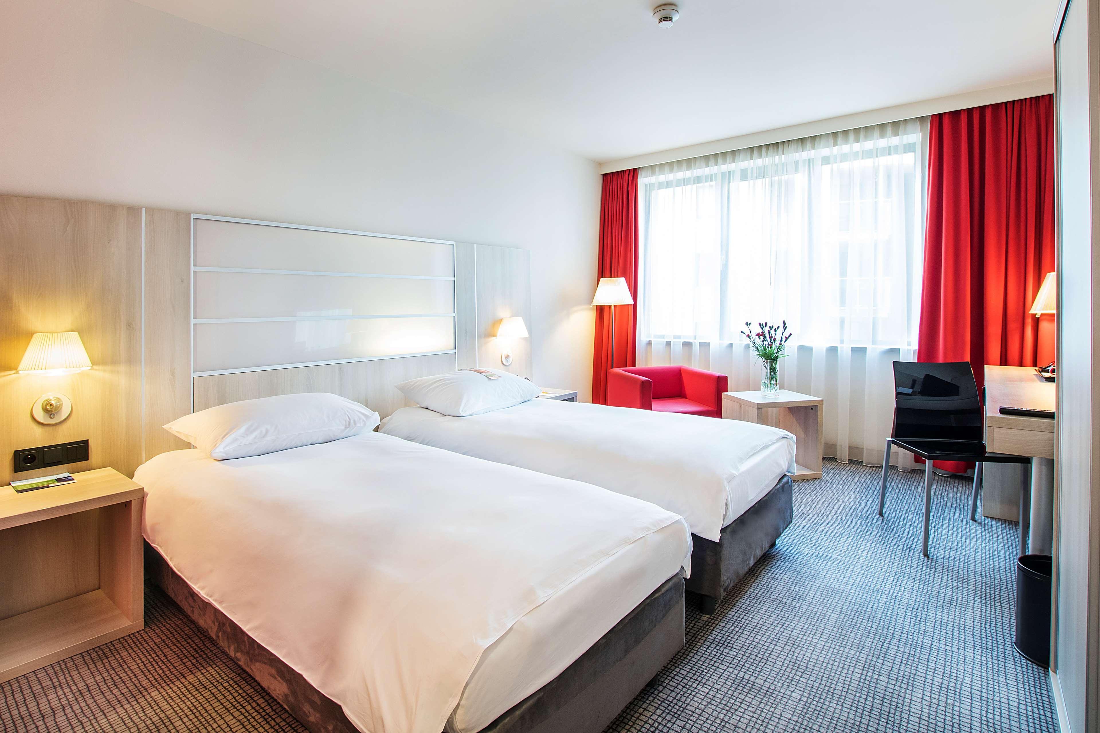 Park Inn By Radisson Cracovia Esterno foto