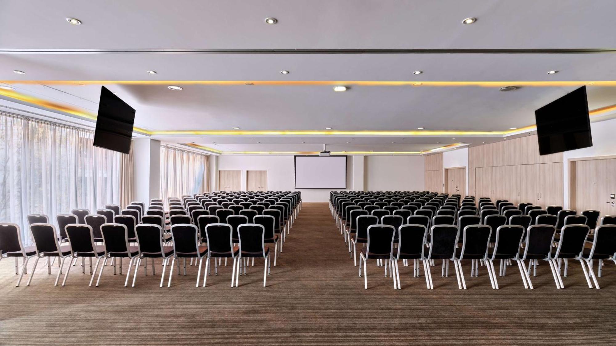 Park Inn By Radisson Cracovia Esterno foto